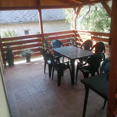 Napraforgó Apartman