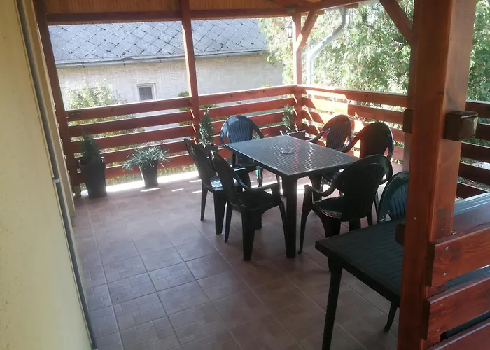 Napraforgo Vendeghaz Lägenhet